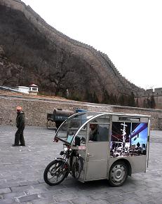 Sanlun Yishu in front of the Great Wall of China