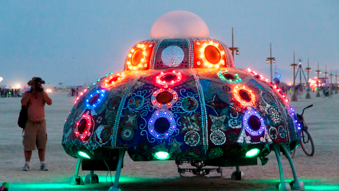 Youth Educational Spaceship at Burning Man 2013 (photo by Sue Holland)